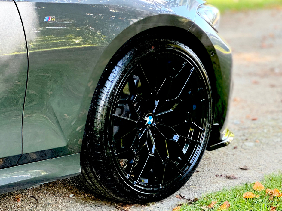 2020 BMW 3 Series - image 9