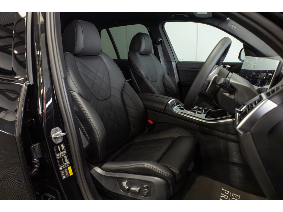 2025 BMW X5 - image 10