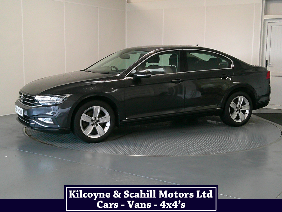 2020 Volkswagen Passat - image 3