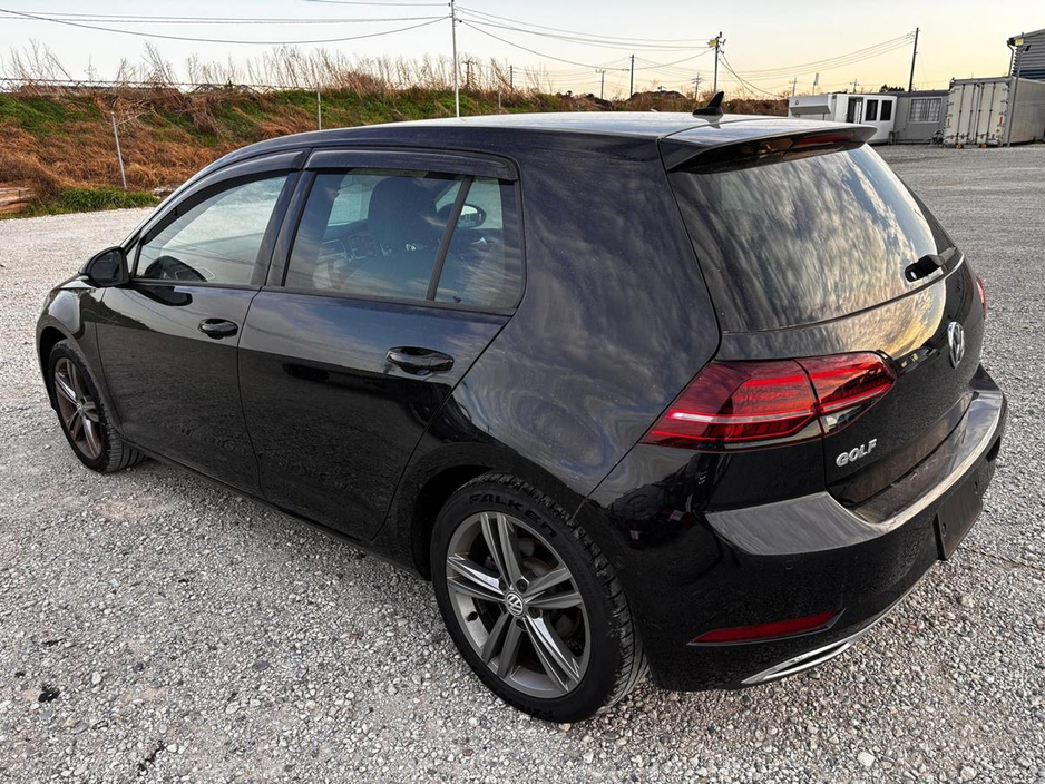 2019 Volkswagen Golf - image 6