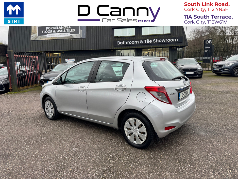 2012 Toyota Yaris - image 5