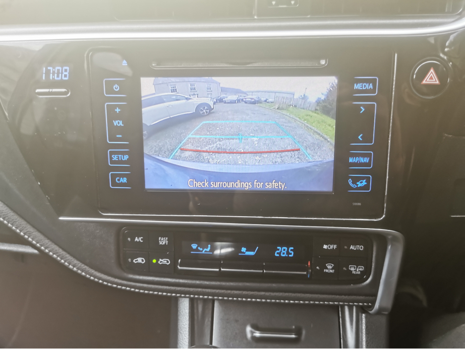 2016 Toyota Auris - image 20