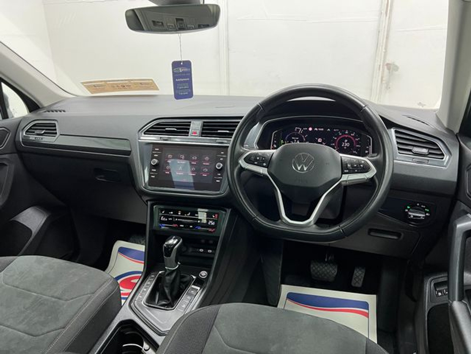 2023 Volkswagen Tiguan - image 33