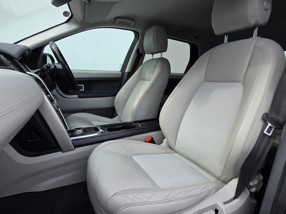 2017 Land Rover Discovery Sport - image 14