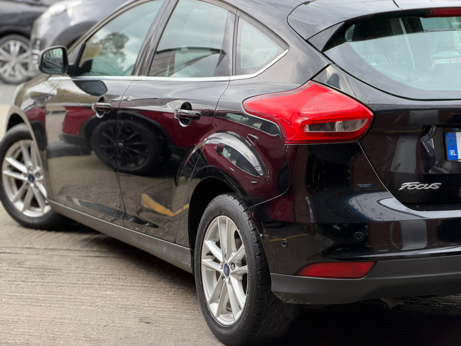 2016 Ford Focus - image 18