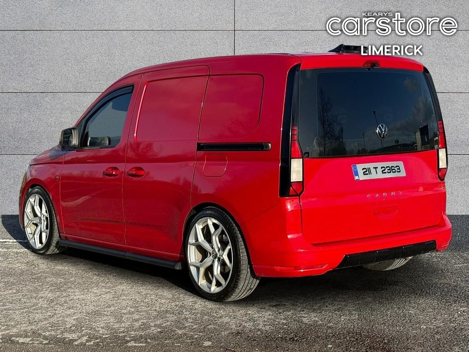 2021 Volkswagen Caddy - image 3