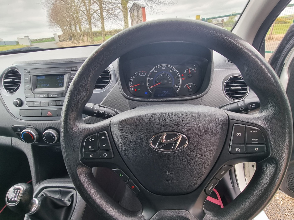 2017 Hyundai i10 - image 13