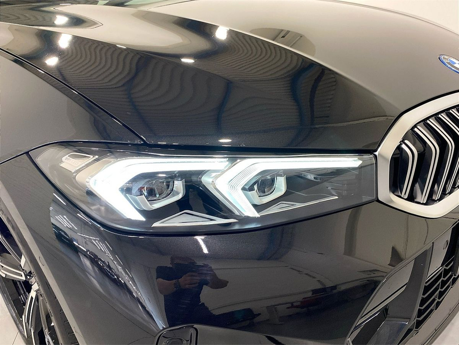 2025 BMW 3 Series - image 21