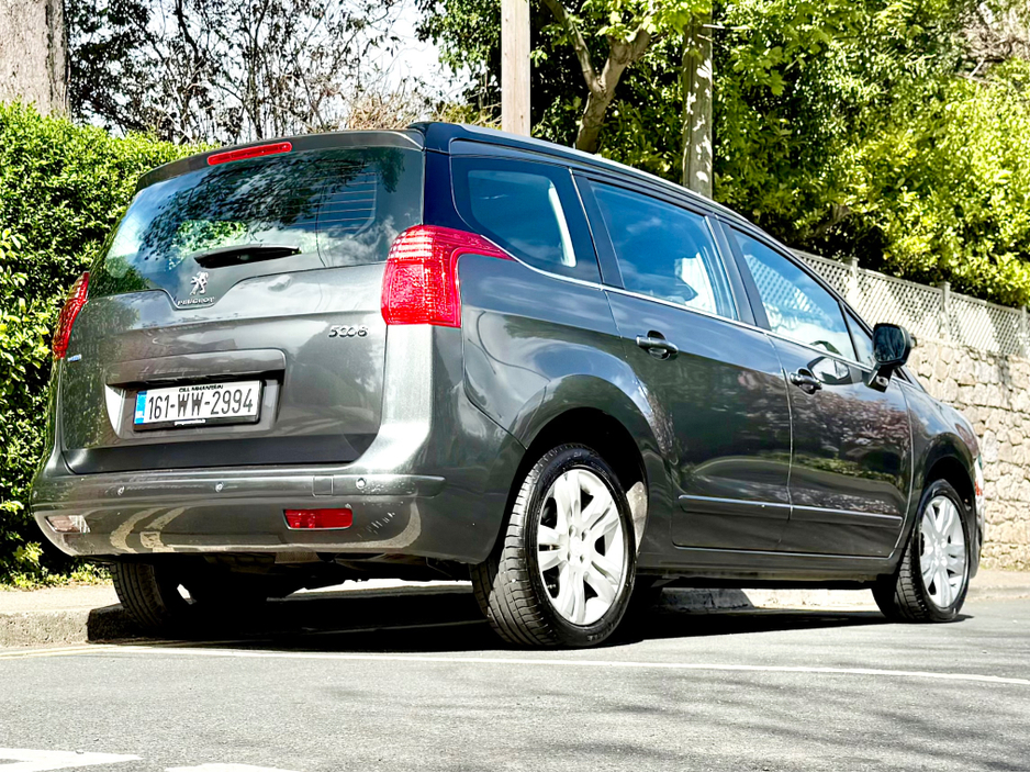 2016 Peugeot 5008 - image 12