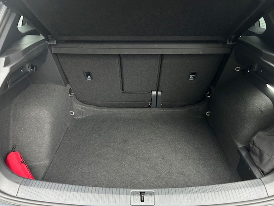 2023 Volkswagen Tiguan - image 22