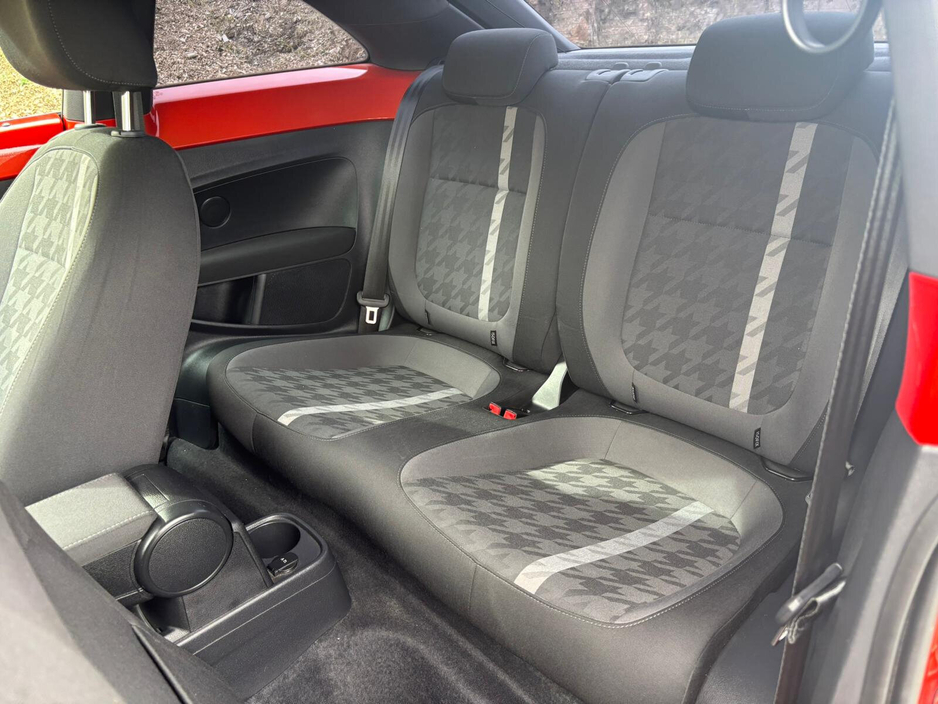 2018 Volkswagen Beetle - image 12