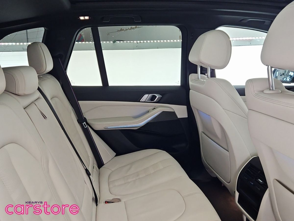 2022 BMW X5 - image 10