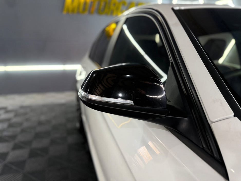 2016 BMW 3 Series - image 8