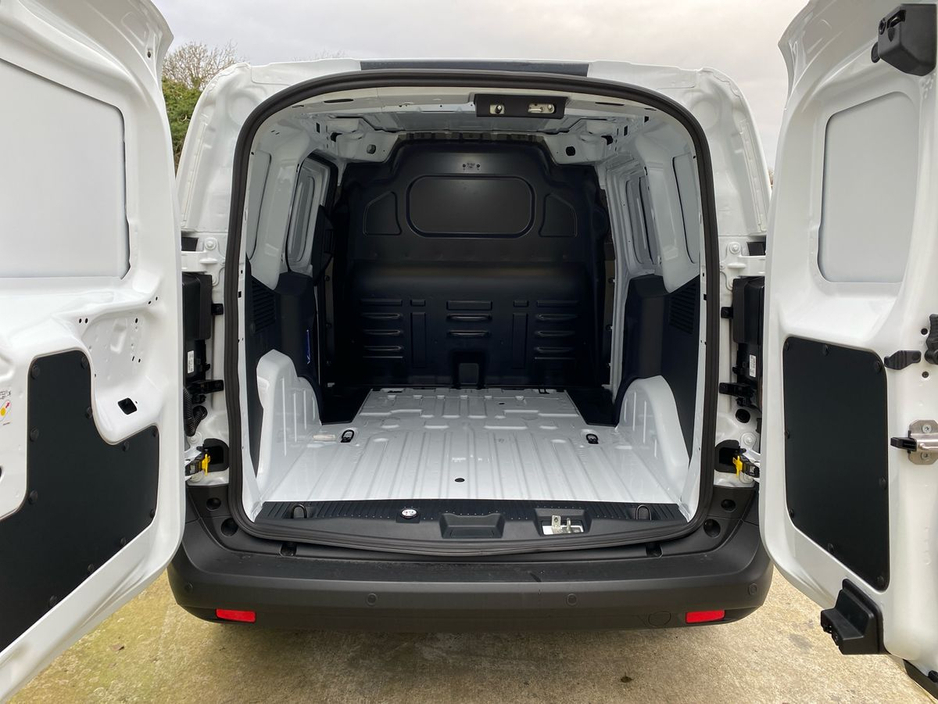 2026 Ford Transit Courier - image 9