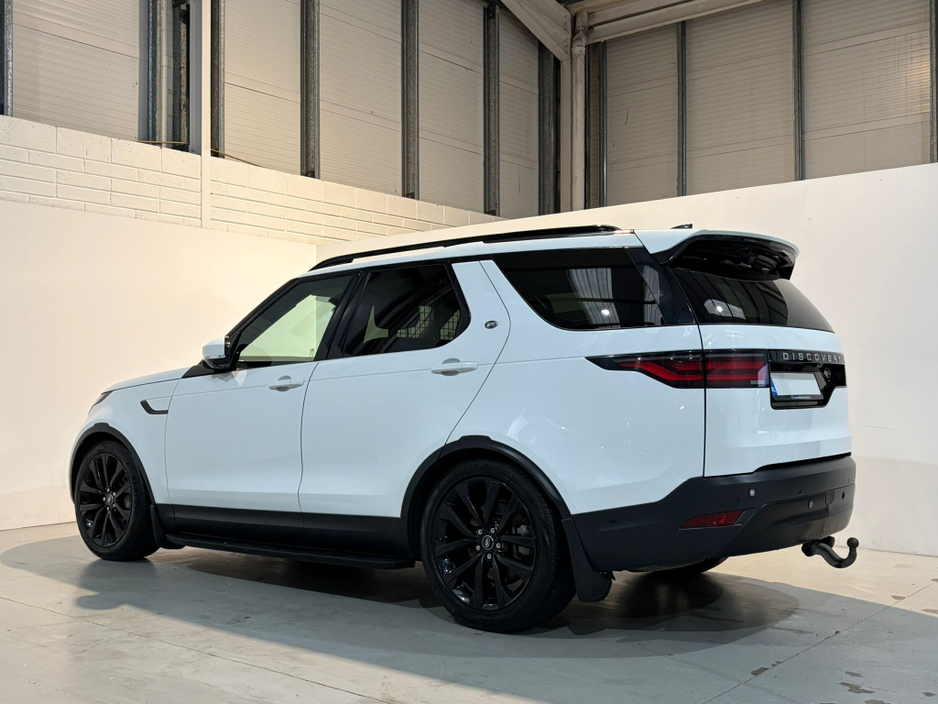 2022 Land Rover Discovery - image 6