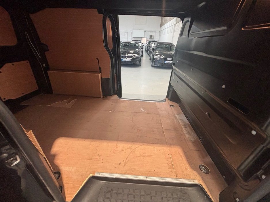 2020 Opel Vivaro - image 12