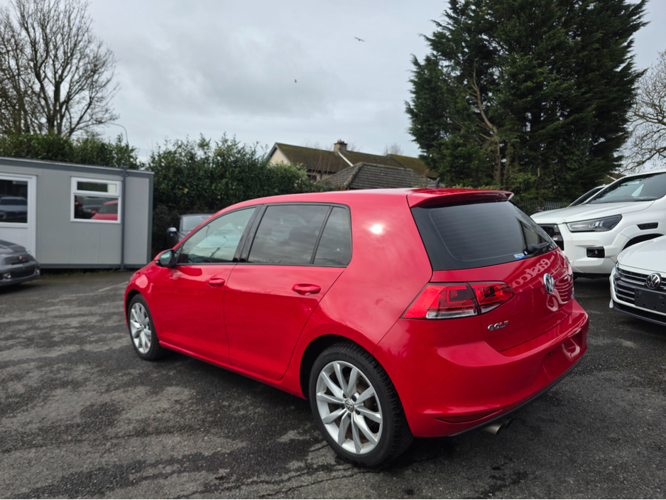 2015 Volkswagen Golf - image 13