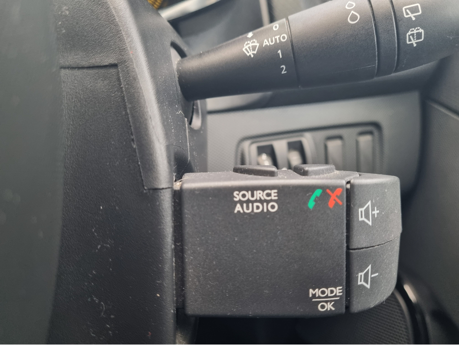 2014 Renault Clio - image 23