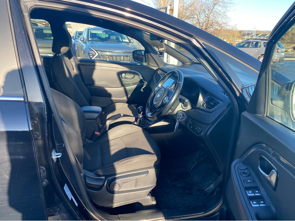 2017 Kia Carens OR RONDO EX 5DR €11,900