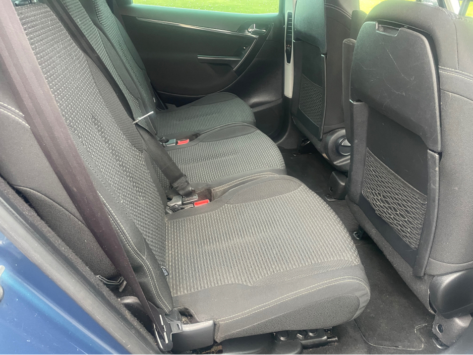2013 Citroen C4 Picasso - image 9