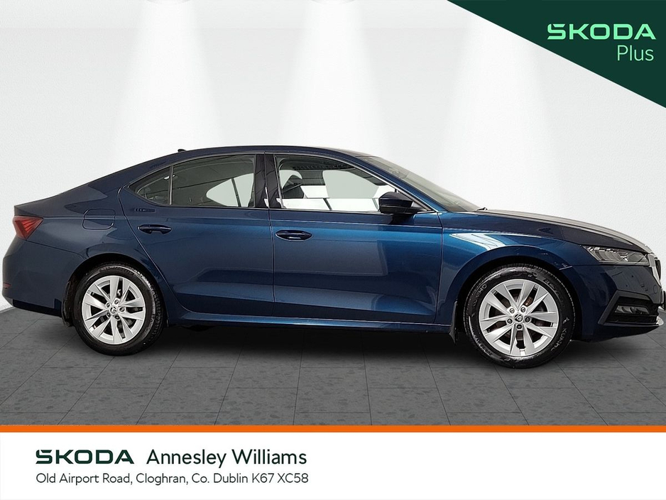 2021 Skoda Octavia - image 11