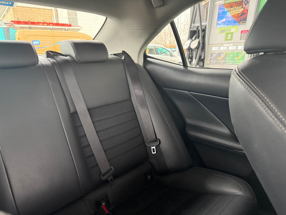 2017 Lexus IS 200 - image 8