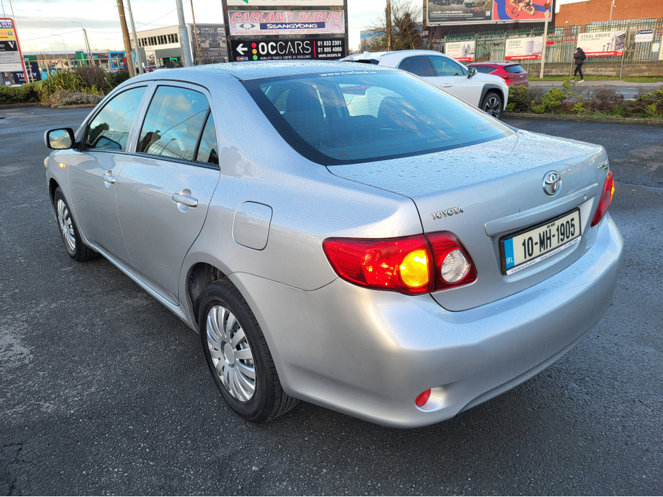 2010 Toyota Corolla - image 5