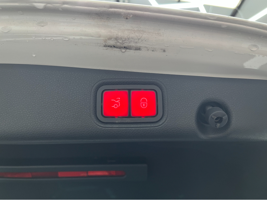 2017 Mercedes-Benz E Class €23950 2017 MERCEDES-BENZ E220D AVANTGARDE 2.0 AUTOMATIC / CRUISE CONTROL / 360° PARKING CAMERA / ELECTRIC MEMORY & HEATED SEATS / PADDLE SHIFTERS / APPLE CARPLAY / AMBIENT LIGHTS €23,950