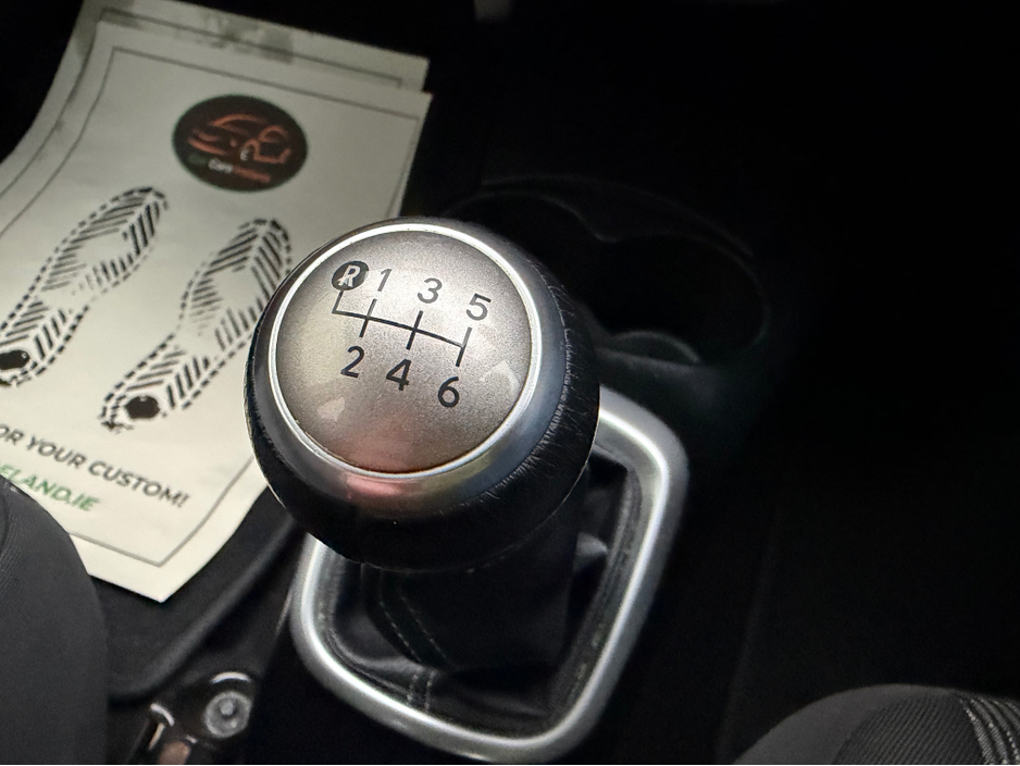 2015 Toyota Yaris SOL 1.33 PETROL 6 SPEED MANUAL 4DR HATCHBACK *ONE OWNER IRISH CAR* *TOP SPEC* *FULL TOYOTA SERVICE HISTORY* *NEW NCT 01/2027* *€200 ROAD TAX* *FINANCE ARRANGED TODAY* €10,450