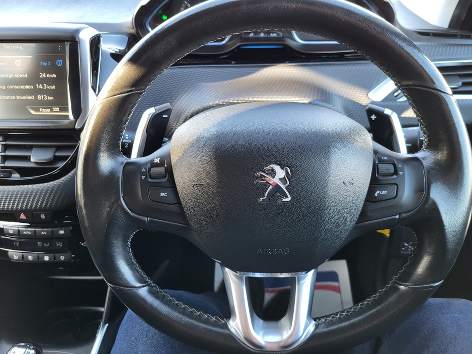 2014 Peugeot 208 - image 22