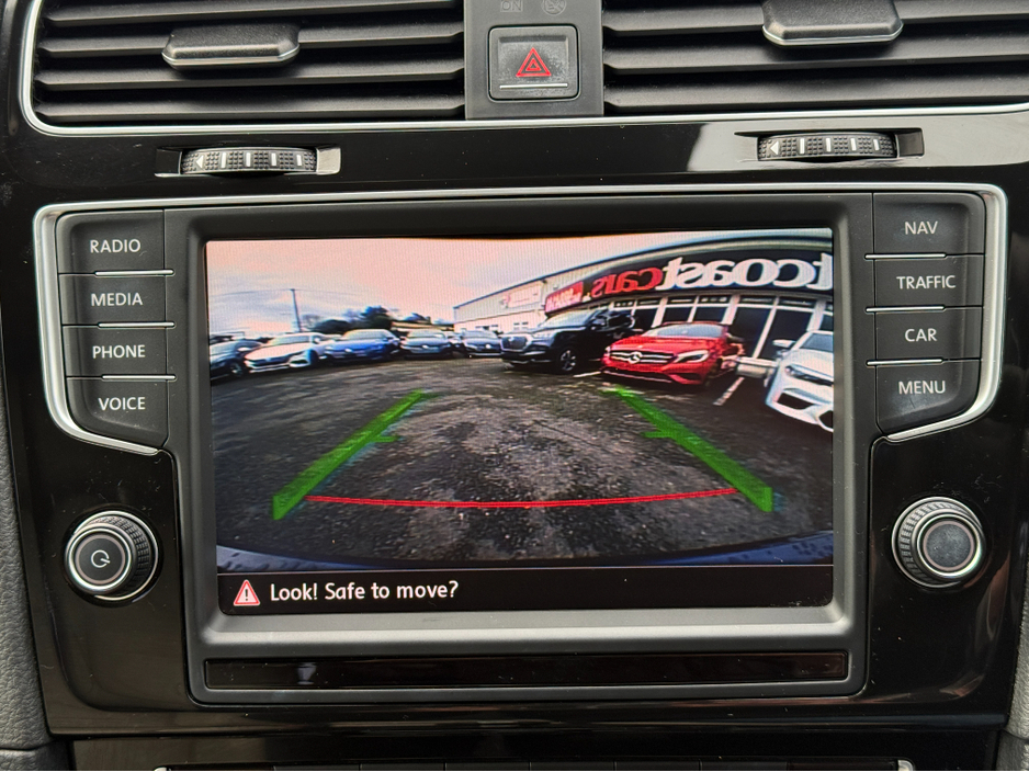 2015 Volkswagen Golf - image 20