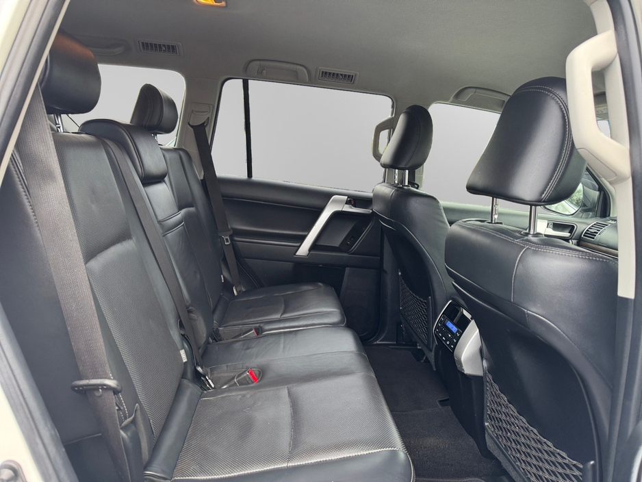 2024 Toyota Landcruiser - image 13