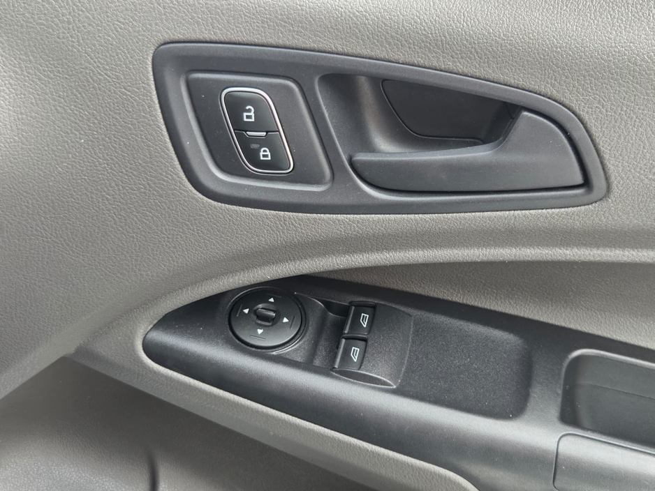 2021 Ford Transit Connect - image 8