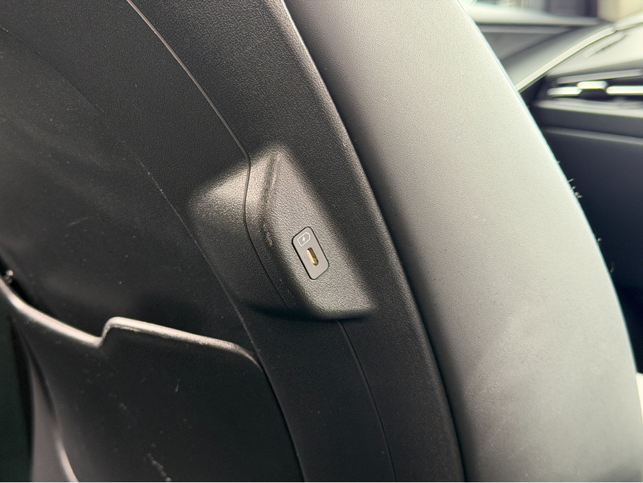 2023 Kia Niro - image 23