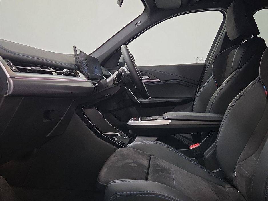 2025 BMW X1 - image 7