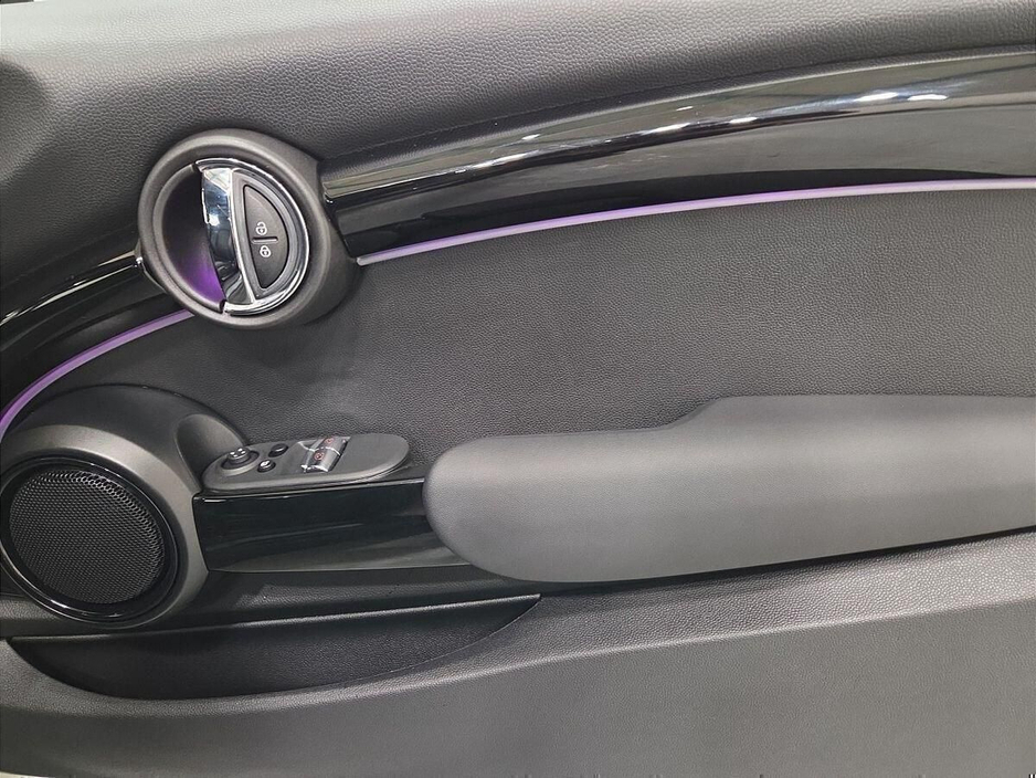 2023 MINI Hatch - image 23