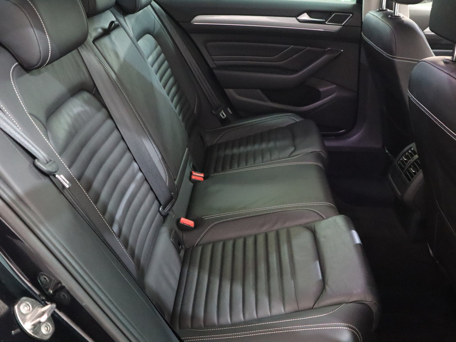 2021 Volkswagen Passat - image 26