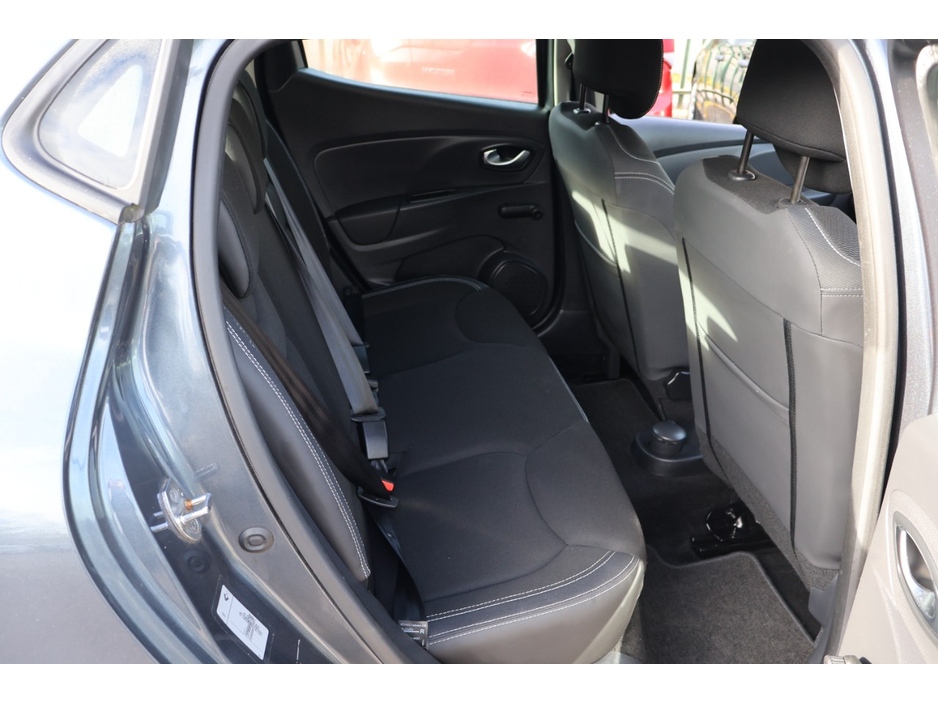2017 Renault Clio - image 25