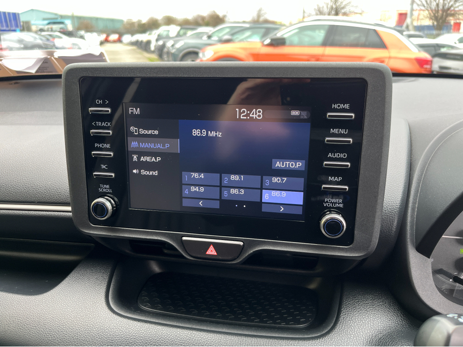 2021 Toyota Yaris - image 18