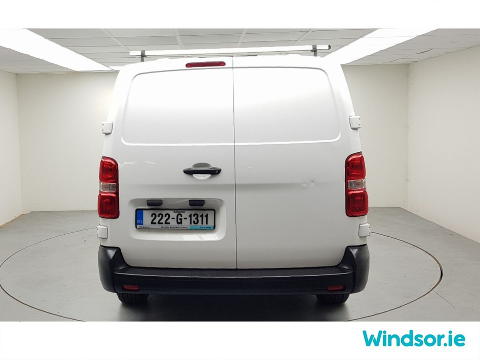 2022 Opel Vivaro - image 9