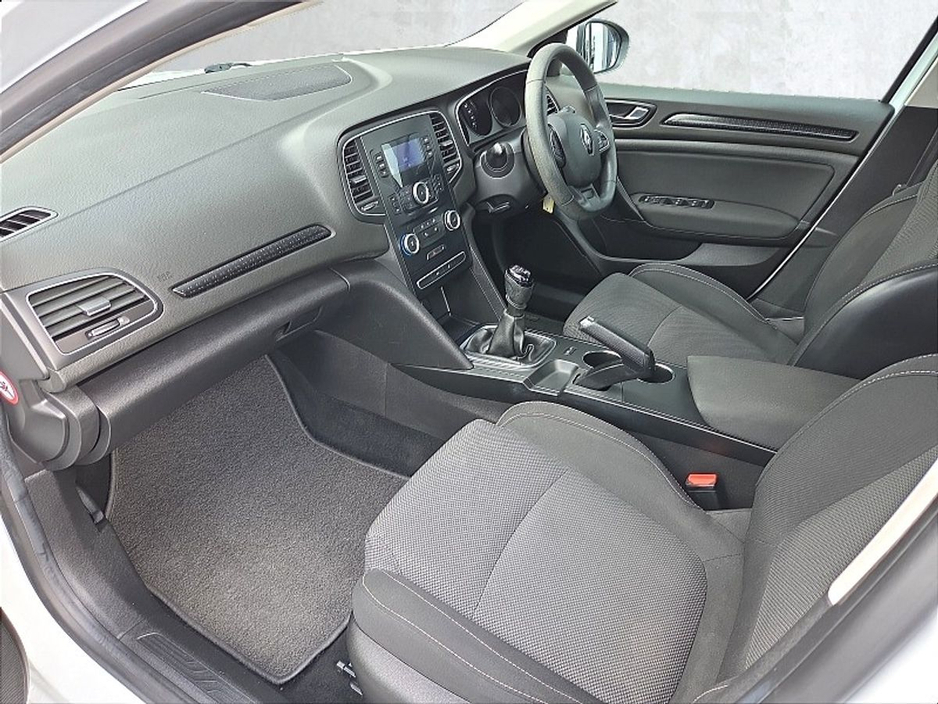 2019 Renault Megane - image 6
