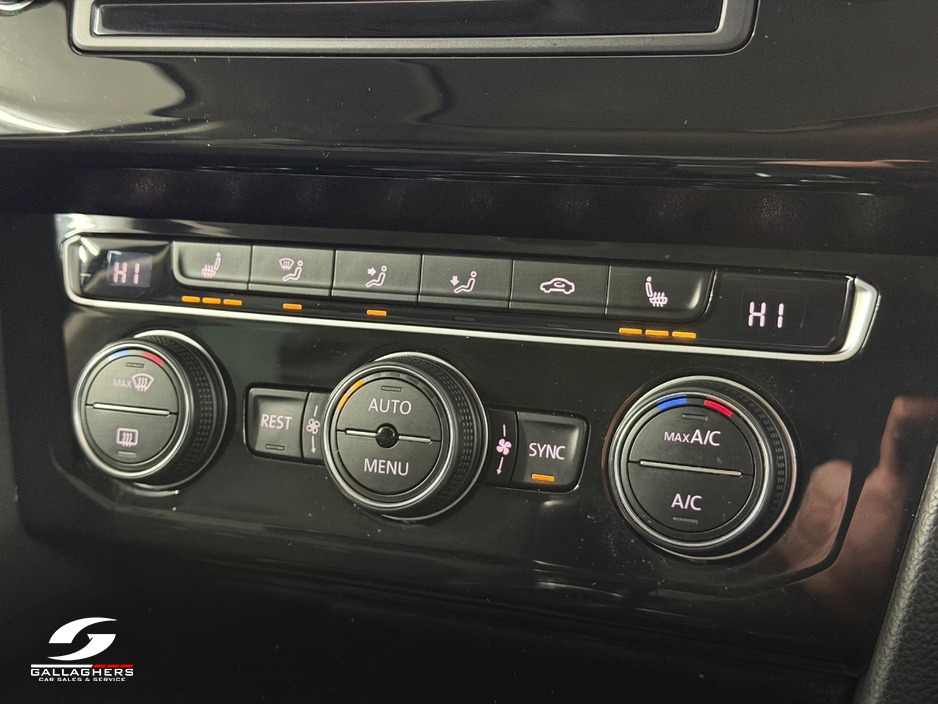 2017 Volkswagen Passat - image 25