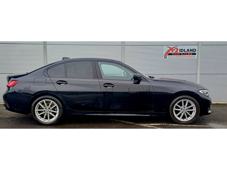 2022 BMW 3 Series - image 11