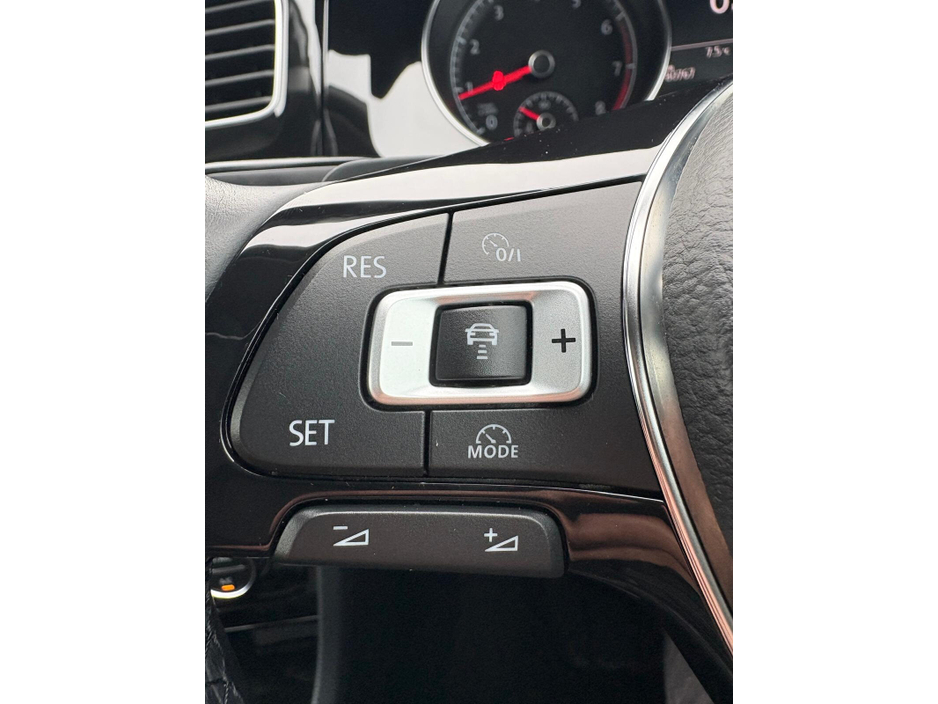 2015 Volkswagen Golf - image 11