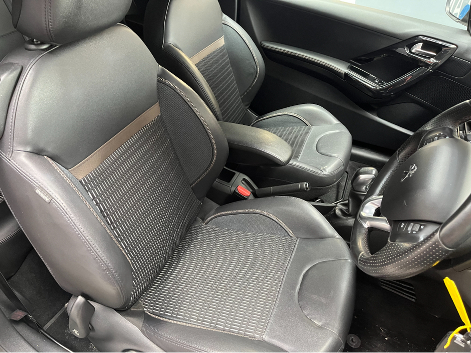 2015 Peugeot 208 - image 9