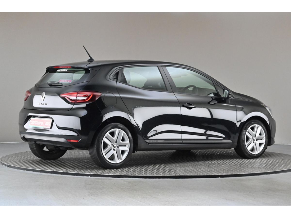 2022 Renault Clio - image 10