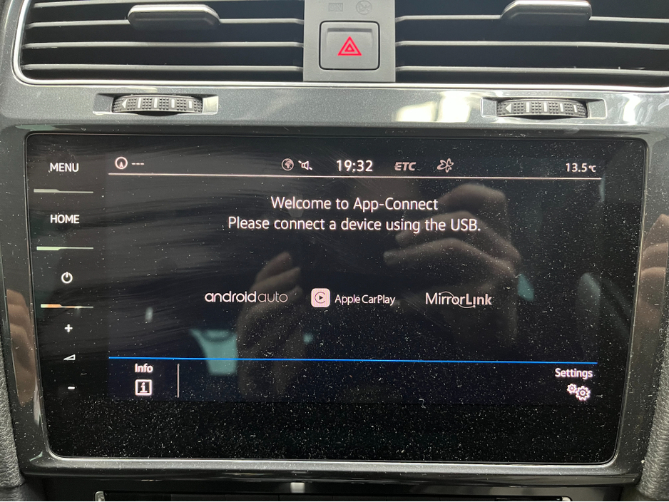 2020 Volkswagen Golf - image 18