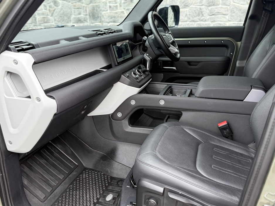 2021 Land Rover Defender - image 21