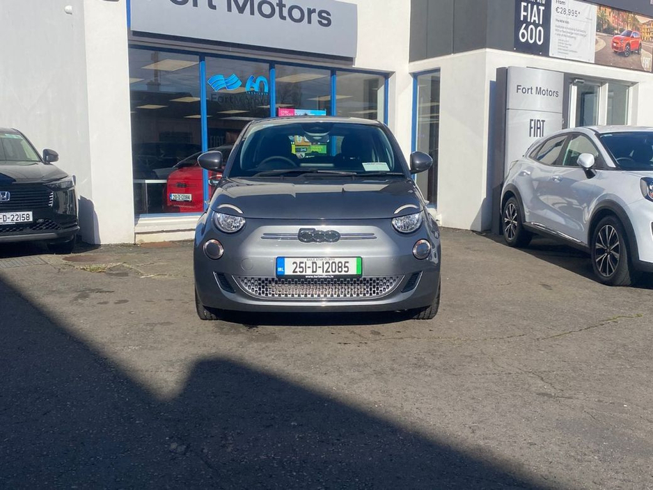 2025 Fiat 500e - image 2