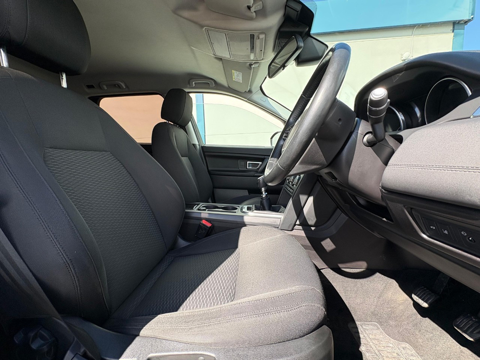 2017 Land Rover Discovery Sport - image 6